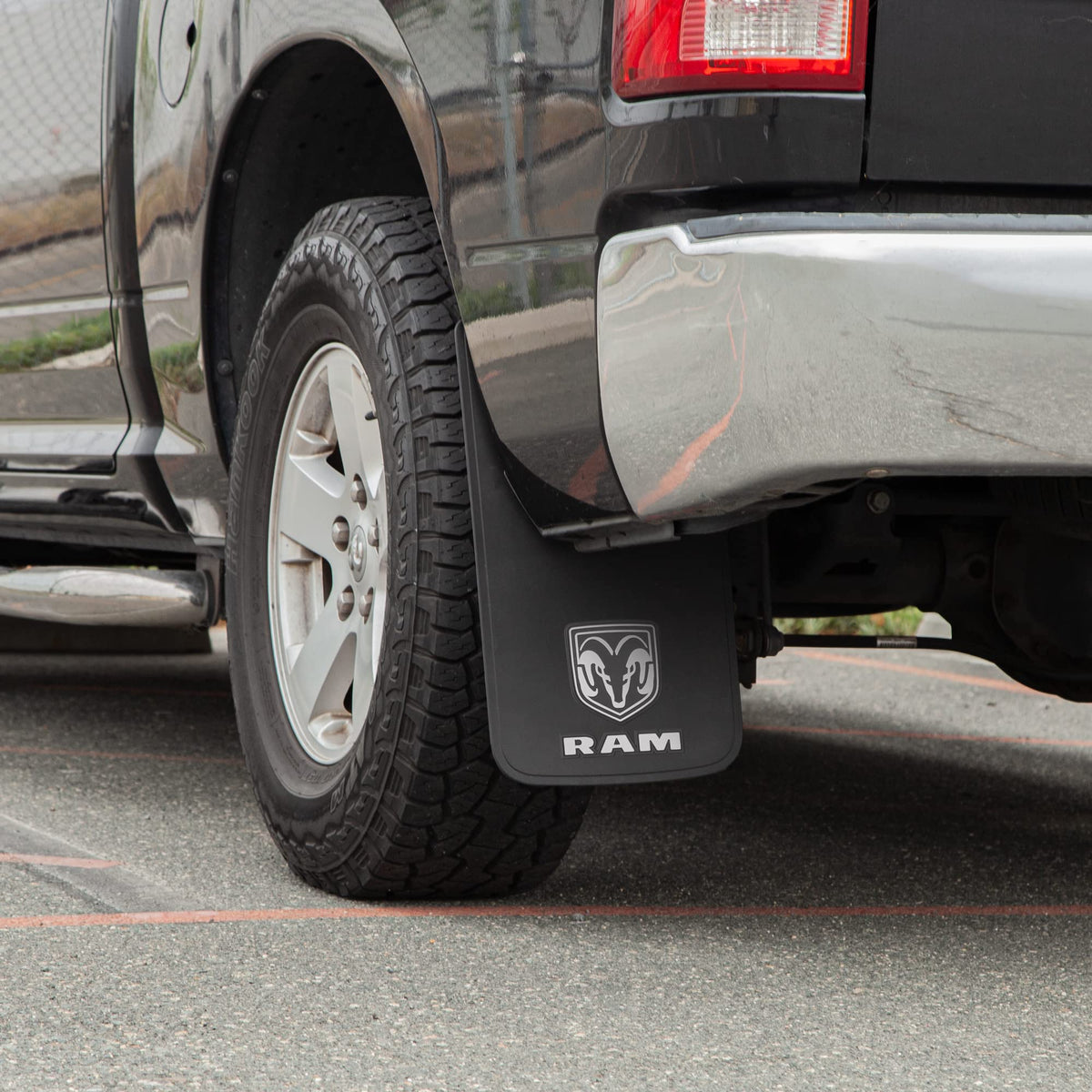 PLASTICOLOR 000541R01 RAM MUD GUARD